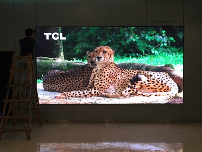 東莞易事特集團(tuán)P2.5全彩LED屏